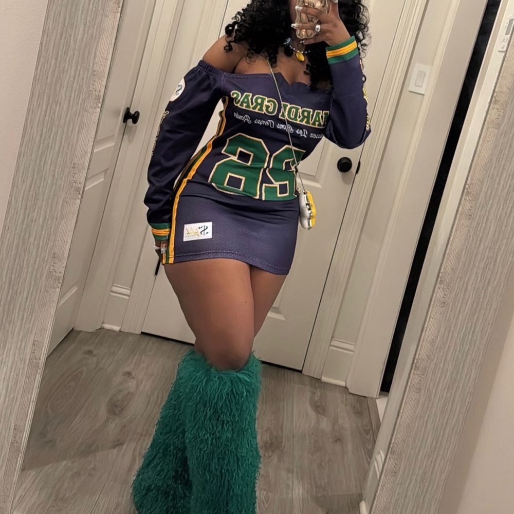 Off-Shoulder Sports Dress with Green Furry Boots